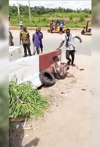 African Thief Is Necklaced By Vigilantes