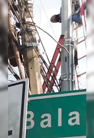 Utility Worker Electrocuted When He Touches The Wrong Wire