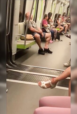 Dude Randomly Jacks Off On The Subway Gets Dealt With