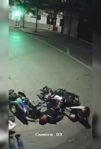 Head On Bikers Crash Leaves 90% Dead