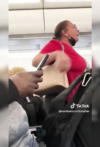 Woman Threatens To Piss In The Plane Aisle For Not Being Aloud To The Bathroom