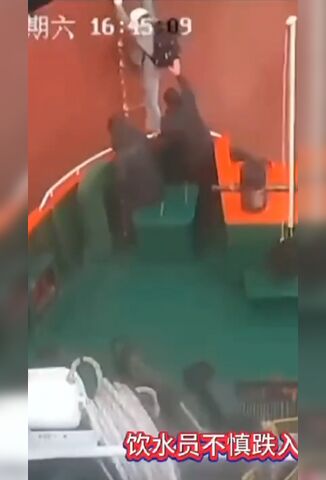 Man Falls Off Ladder To His Demise Trying To Board Another Boat