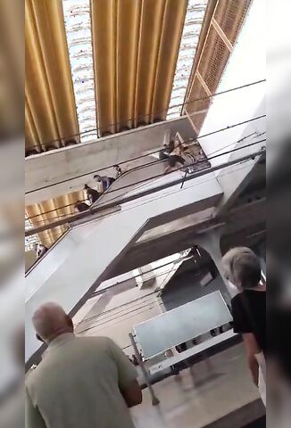 Man Falls And Dies Using The Wrong Side Of The Escalator