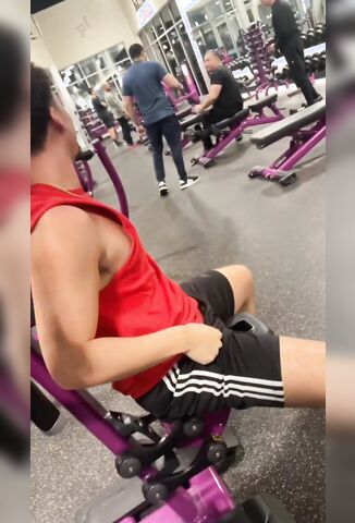 Gym Rat Gets Schooled By Older Dude