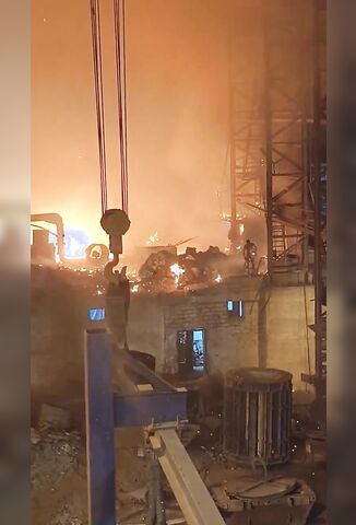 Brutal - Men Covered In Molten Metal Burn Alive In Industrial Accident