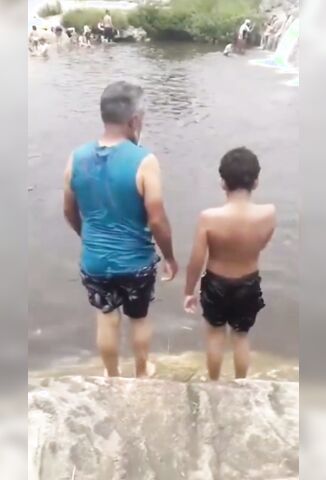 Sad - Old Due Snaps His Neck Jumping Into Shallow Water