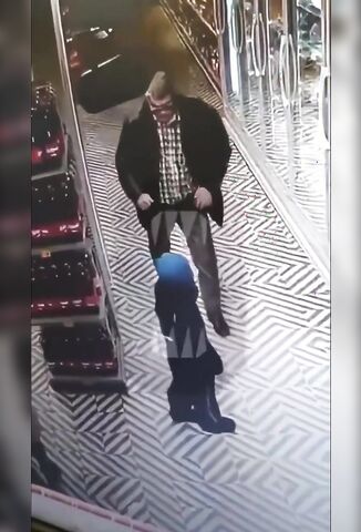 Asshole Punches A Four Year Old In The Store