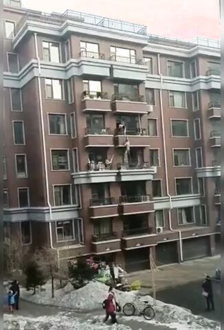 Naked Man Climbs Down Balcony Then Falls To His Neck Snapping Death