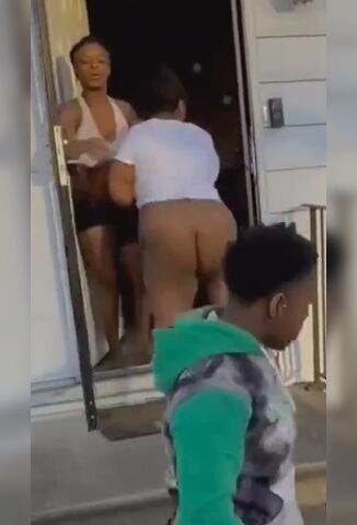 Mothers Naked Ass Saves The Day When Her Daughter Gets Beat