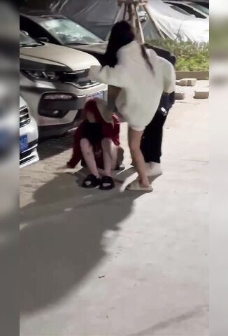 Vicious Chinese Girls Beat Another With Bike Locks And Rocks