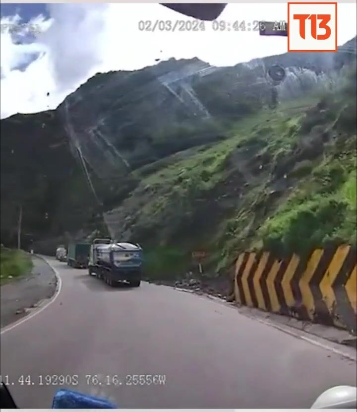 Rockslide In Peru Totally Demolishes Passing Truck