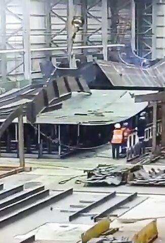 Supervisor Smashed Into The Ground When Steel Structure On A Crane Hits Him