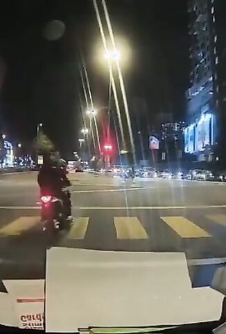 Eager Scooter Rider Accelerates Through The Stop Light To Death