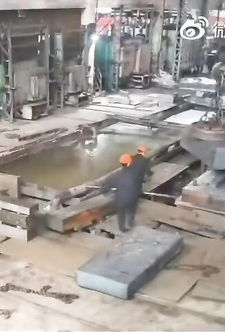 Worker In China Crushed To Death By Large Metal Block Being Moved