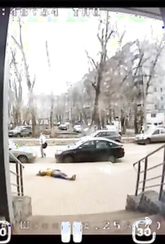 Suicidal Girl Lands Hard Shocking Passer-by In Russian Suicide