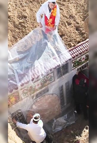 Tomb Wall Collapses Burying Five During Ceremony