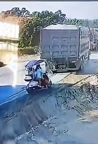 Female Biker Finds Out Why You Should Never Ride Close Behind A Truck