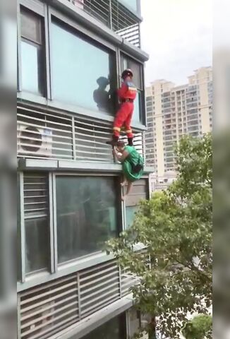 Firefighter Rescuer Speeds Up Suicide Jumpers Demise