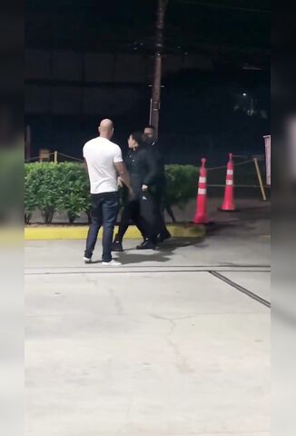 Security Guard Schools Angry Dude In Front Of The Cops