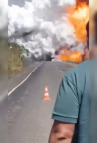 Truck Carrying Liquid Gas Explodes Like An Atomic Bomb