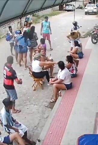 Man In Shorts Walks Up To Girl And Shoots Her Point Blank