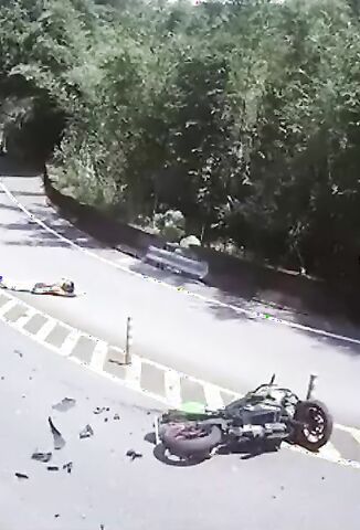 Biker With Less Skill Than He Thinks