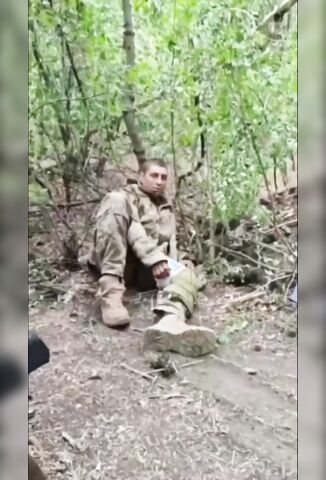 Ukranian Soldier Executed By Russian Infantry After Being Caught With A Broken Leg