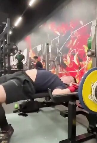 This Is Why You Need A Spotter Or High Spot Bars Set When Benching