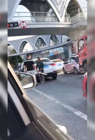 Chinaman Brings A Chainsaw To A Road Rage Argument