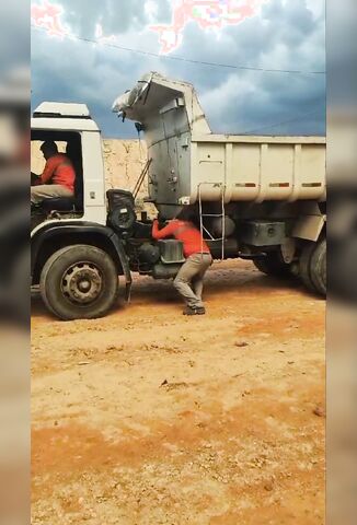 Truck Bed Descended And Crushed Workers Head