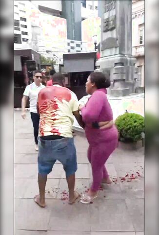 White Knight Slaps Man Who Took A Leak In Front Of Womans Child - Gets Stabbed To Death For His Trouble