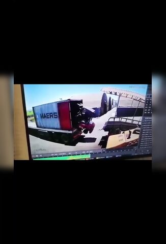 Truck Driver Plays A Prank On The Forklift Operator