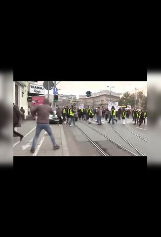 How They Deal With Protesters In Serbia -Girl Seriously Injured