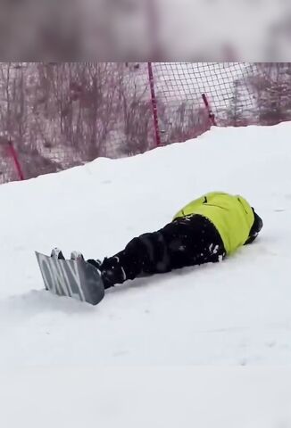 Noob Snowboarder Has A Seizure After Taking A Hit From Behind