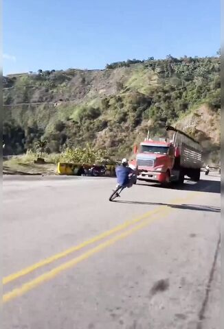 Assholes Like This Scaring The Shit Outta Truck Drivers