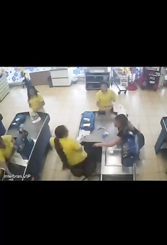 Mother In Law Attacks Her Sons Ex With A Knife In The Supermarket