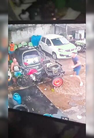 Old Man Executed Point Blank By Two Men At The Car Wash In Icoaraci