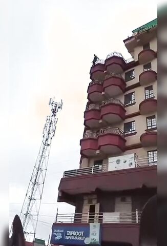 Bystanders Encourage Man to Jump From a 6-Story Building to His Death