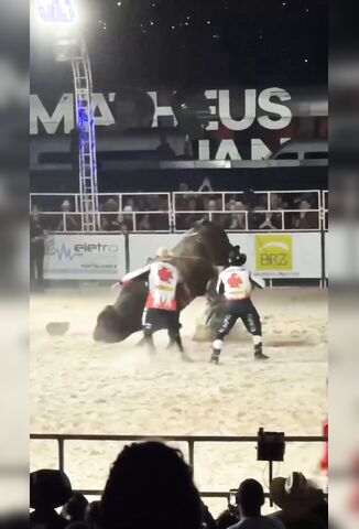 Bull Rider Gets His Foot Caught