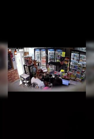 Man Buys A Bottle Of Beer Then Smashes It Over Shopkeepers Head