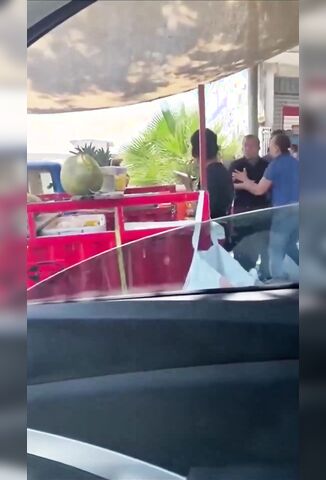 Street Vendor Choked And Beaten For Setting Up Outside Mans Business