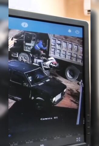 Not The Safest Way To Fix The Tipper Truck