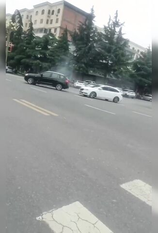 Man Goes Nuts During Road Rage Goes Full On GTA Mode