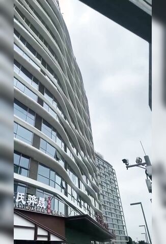 Girl Falls Backwards Off A High Rise
