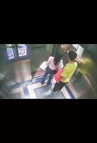 Pervert Masturbates When A Girl Gets In The Elevator Leaves Sticky Substance Behind