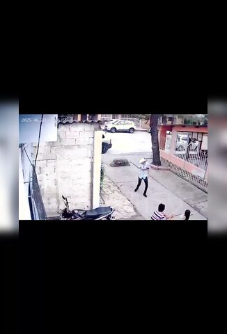 Gun Toting Bandits Clip Falls Out They Rush Him But He Puts It Back