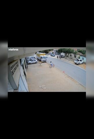 Cyclist Doesn't Get Squashed By A Truck For Once