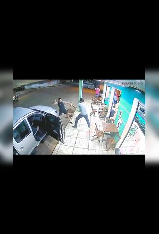 Man Kicks Other Guys Car Ends Up Losing His Life To The Knife
