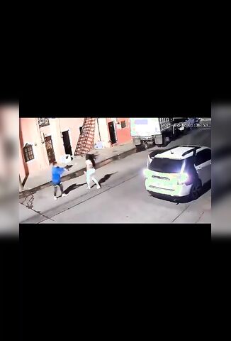 Girl Smashing On Her Ex Partners Car Finds Out The Hard Way