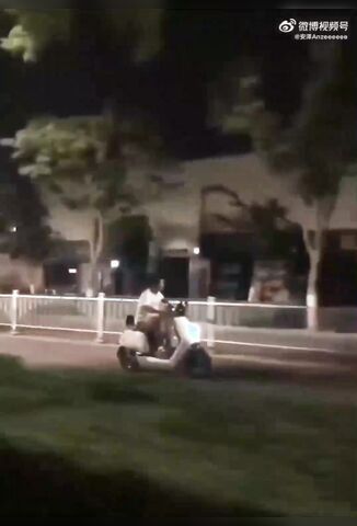 Wheelie King Uses His Face As A Brake
